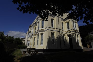 4 bed flat, 10 Lisson Grove, Mutley, Plymouth, PL47DN - Image 4